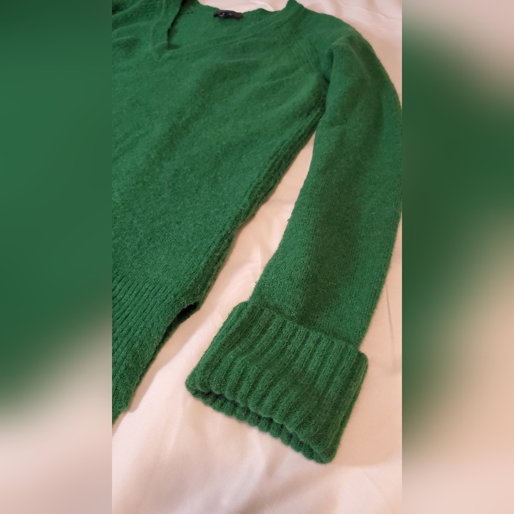 J.CREW Green V-Neck Women's Sweater - Picture 7 of 9